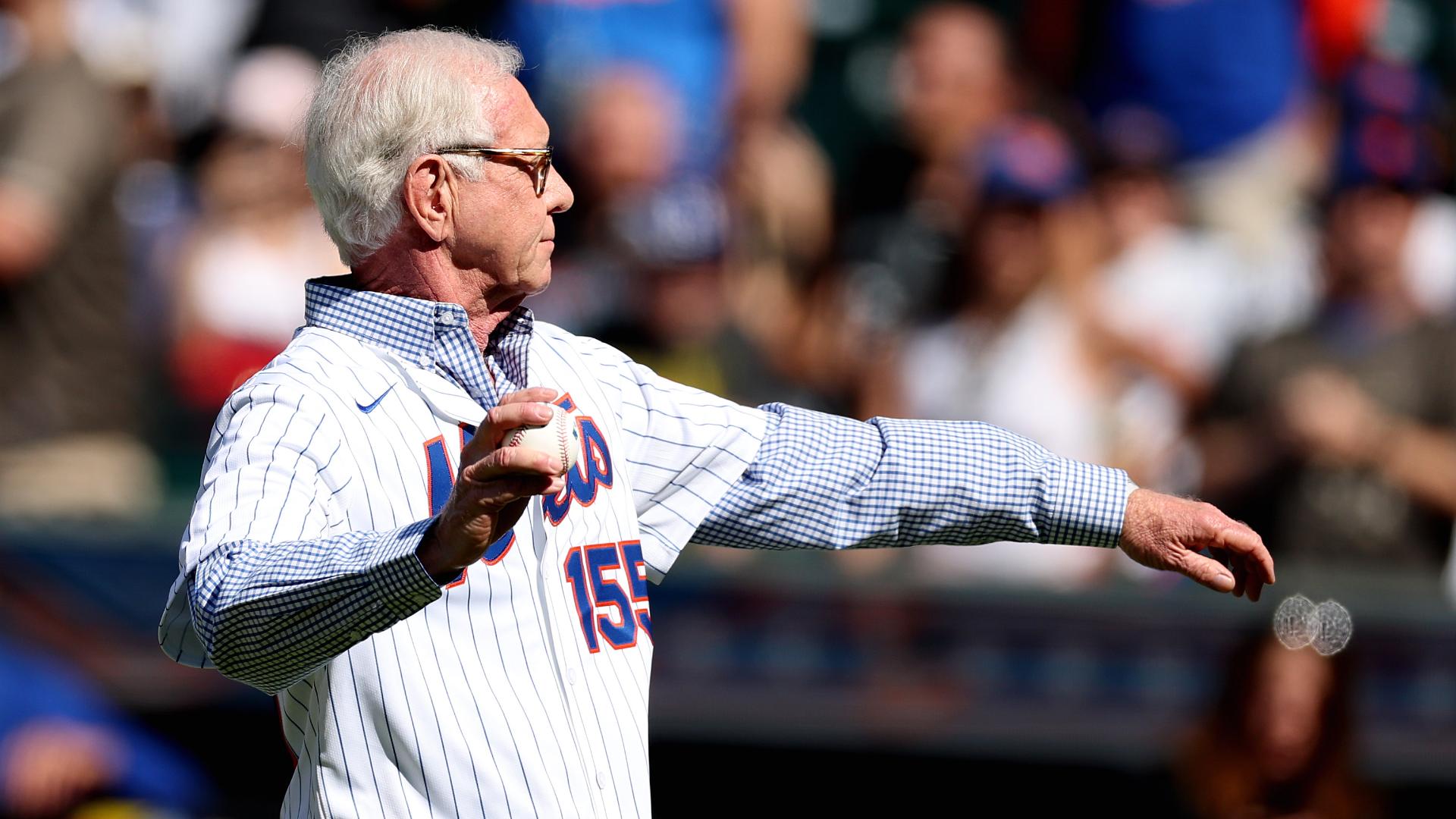 Captain 'Sully' Sullenberger throws out first pitch at Citi Field