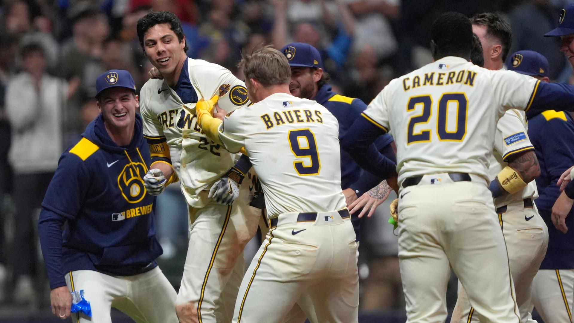 Christian Yelich walks it off with grand slam in bottom of the 10th
