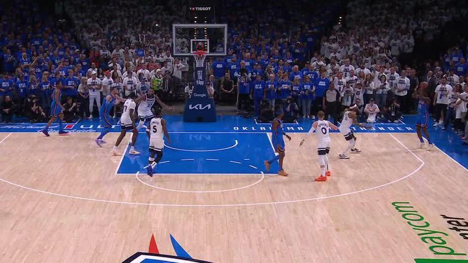 Cason Wallace drains corner 3 to beat 1st-quarter buzzer