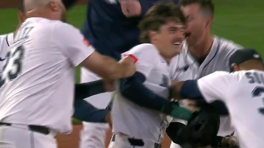 Cole Young walks it off for the Mariners in his MLB debut