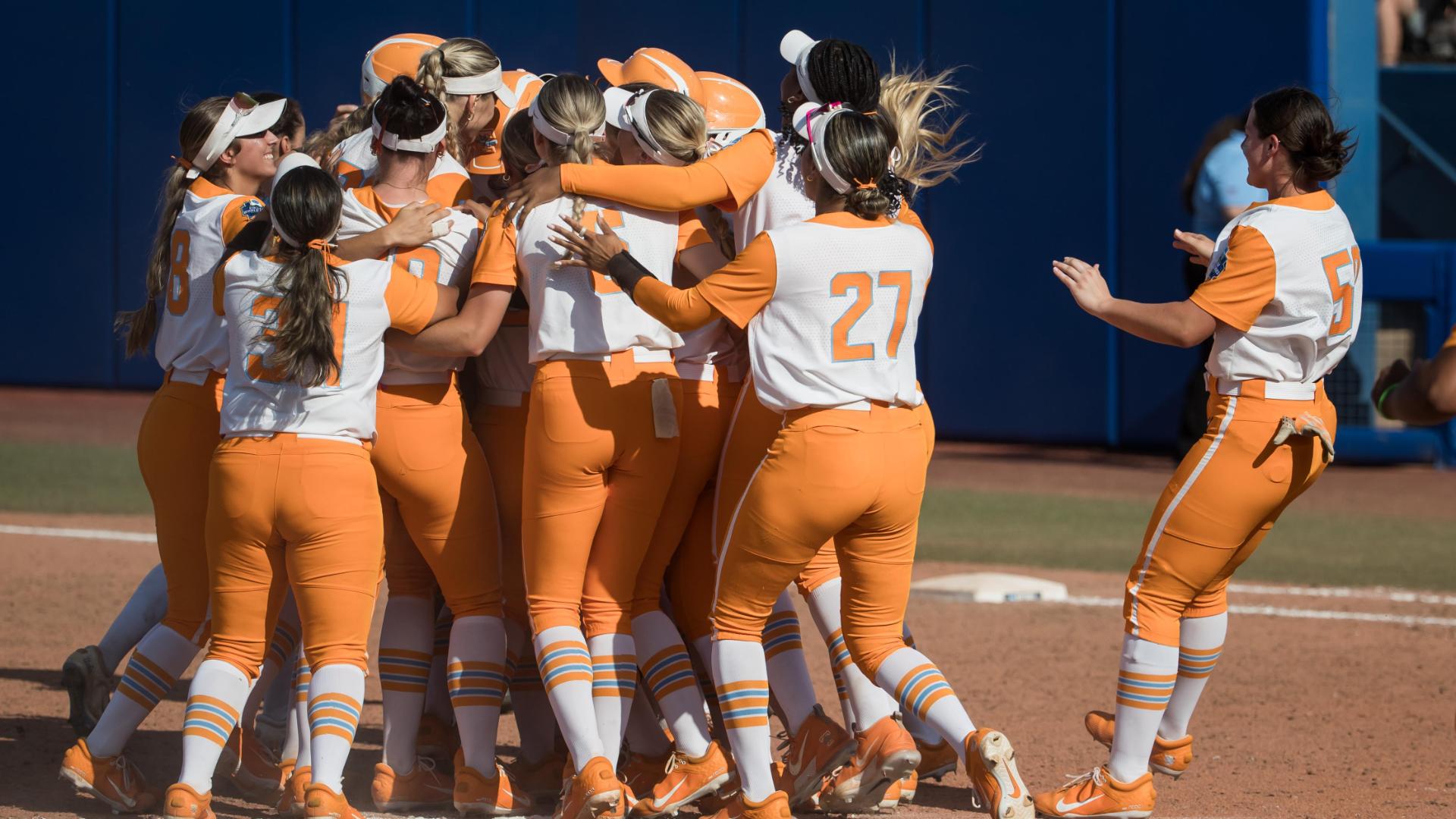 Laura Mealer's walk-off single lifts Lady Vols in extras