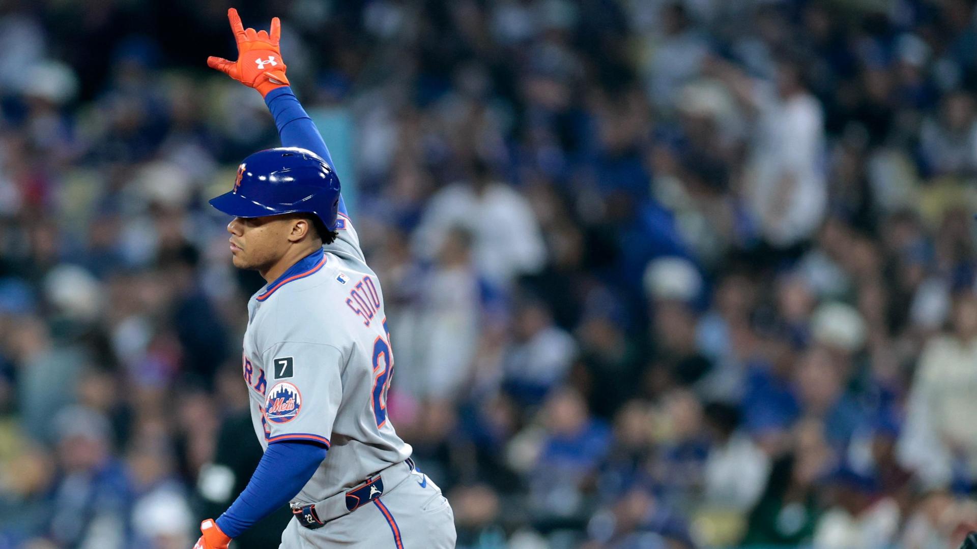 Juan Soto does it all for Mets with HR, beautiful bleacher catch