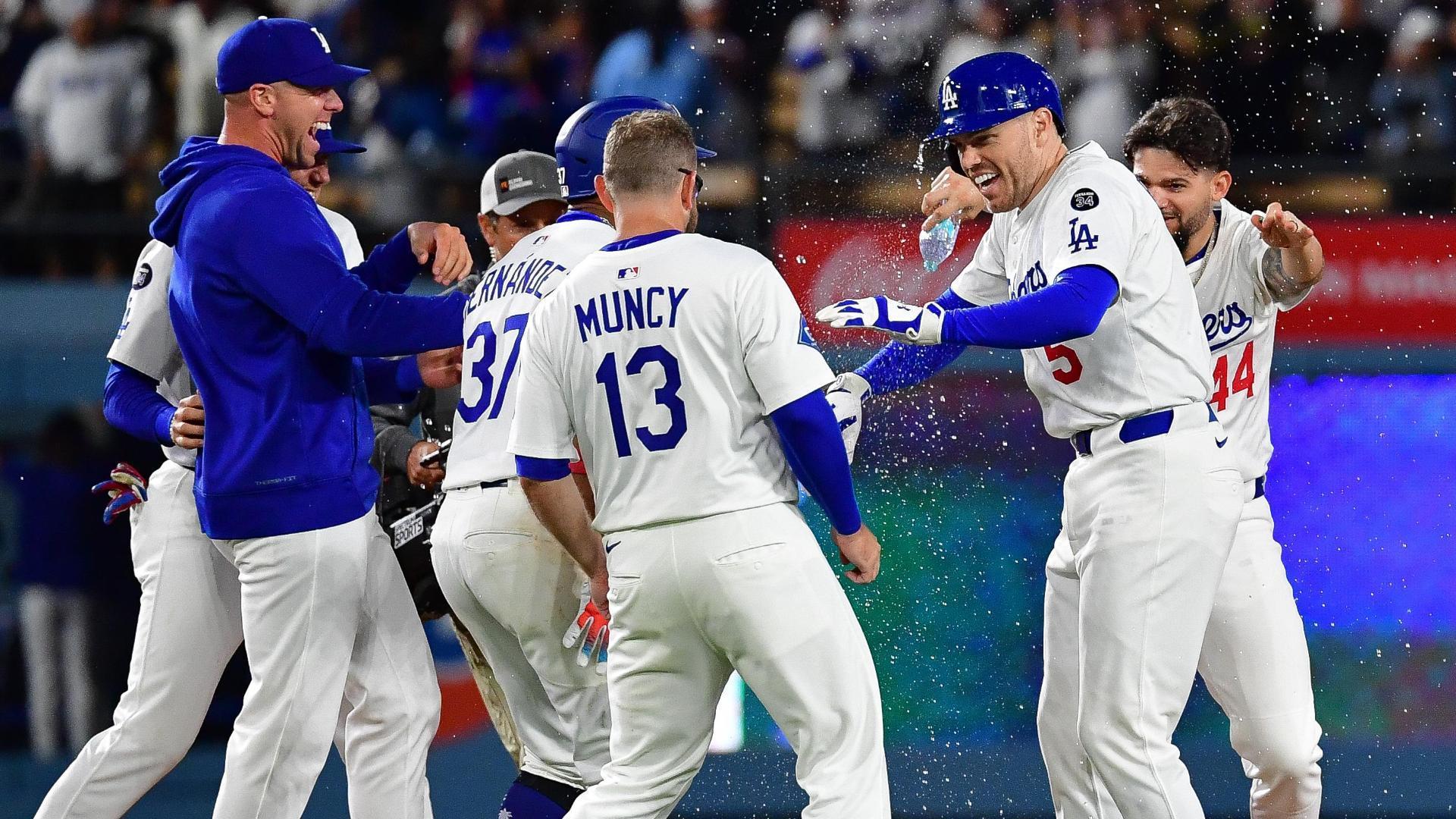 Freddie Freeman walks it off for the Dodgers