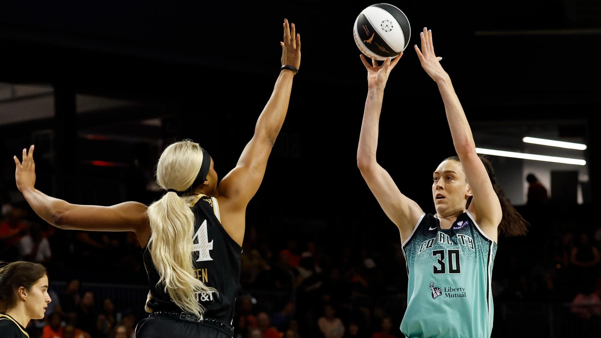 Breanna Stewart's 26-point double-double leads Liberty to victory
