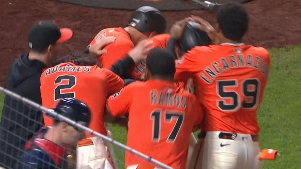 Giants walk it off on a wild pitch