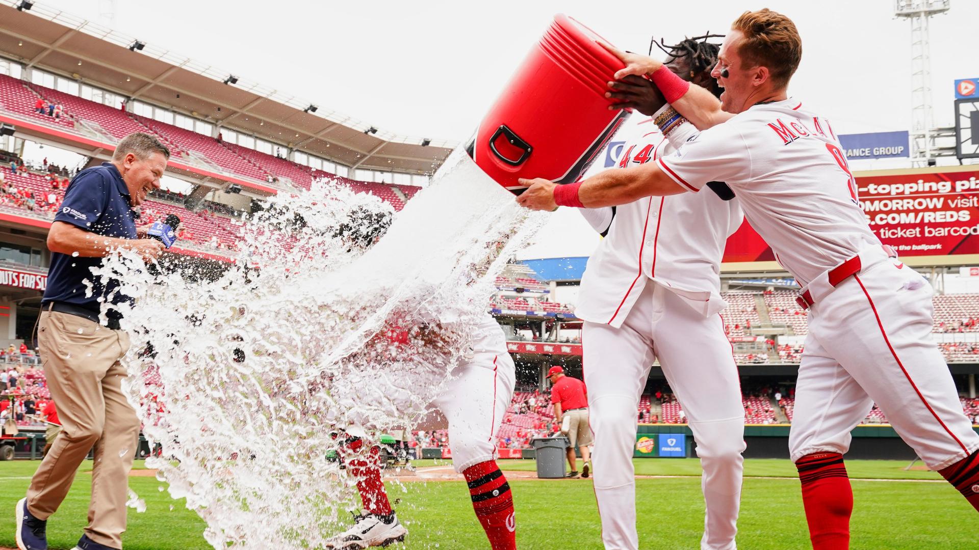 Reds walk it off in 10th on Encarnacion-Strand's double