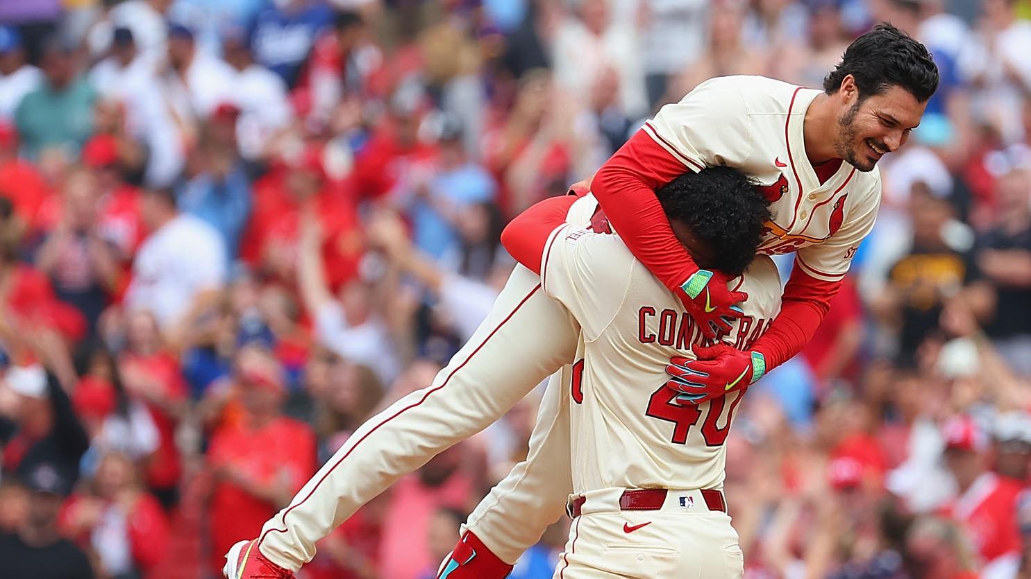 Cardinals' Nolan Arenado walks it off with an RBI single