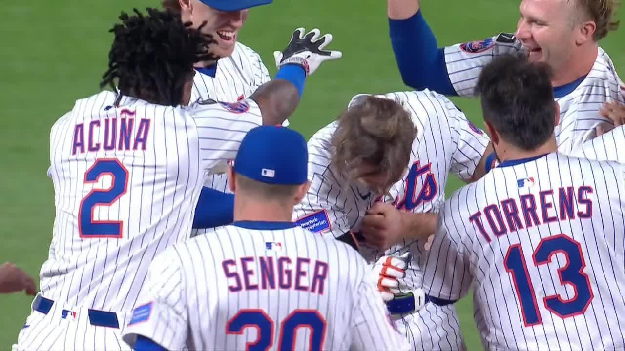 Jeff McNeil's base hit walks it off for Mets in extras