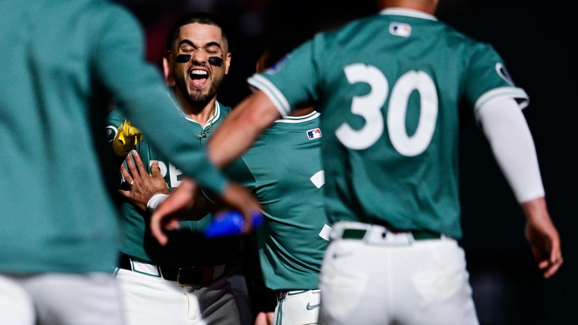 Red Sox walk off the Yanks in the 10th