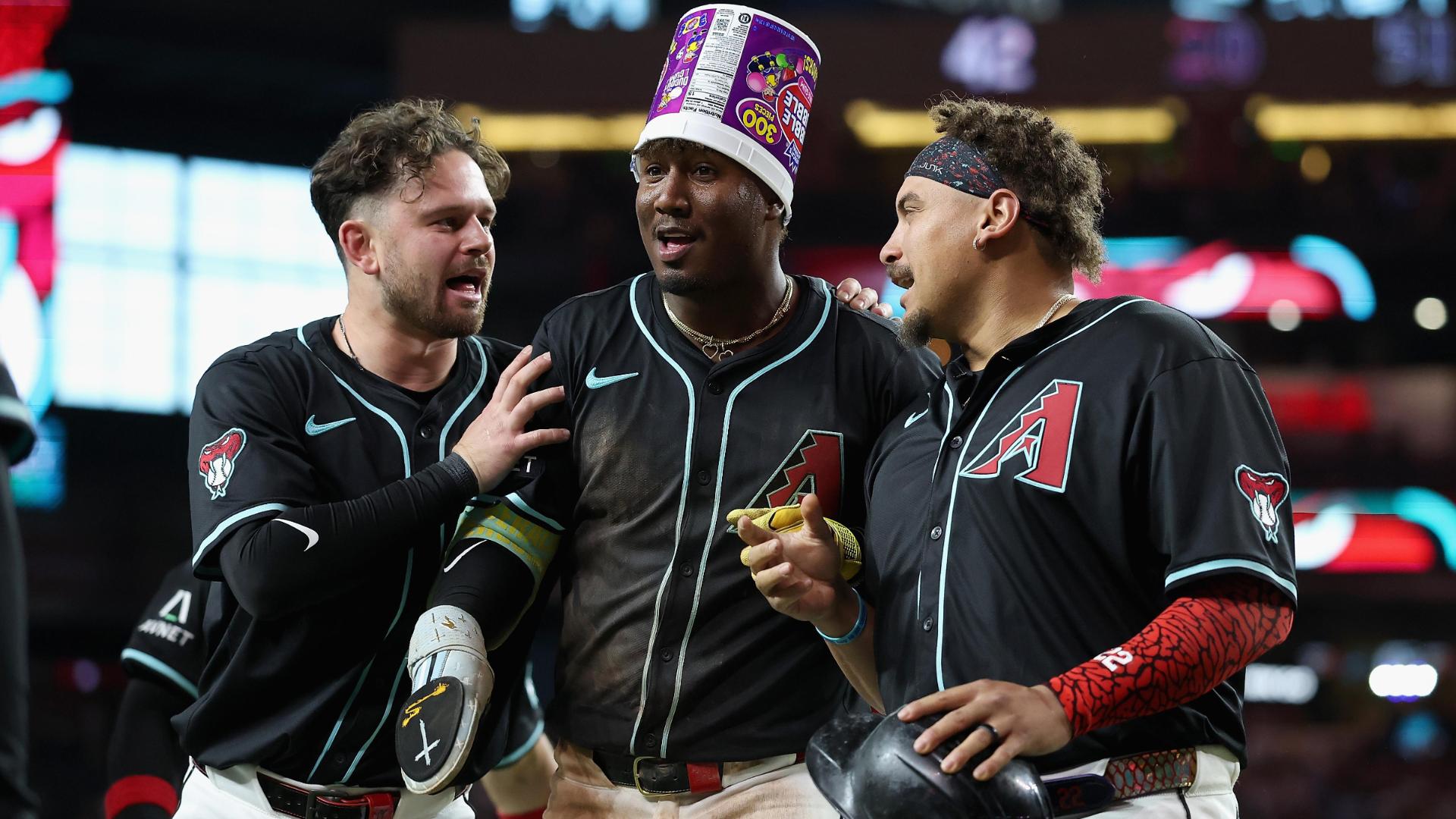 D-backs complete 5-run rally to walk off the Padres