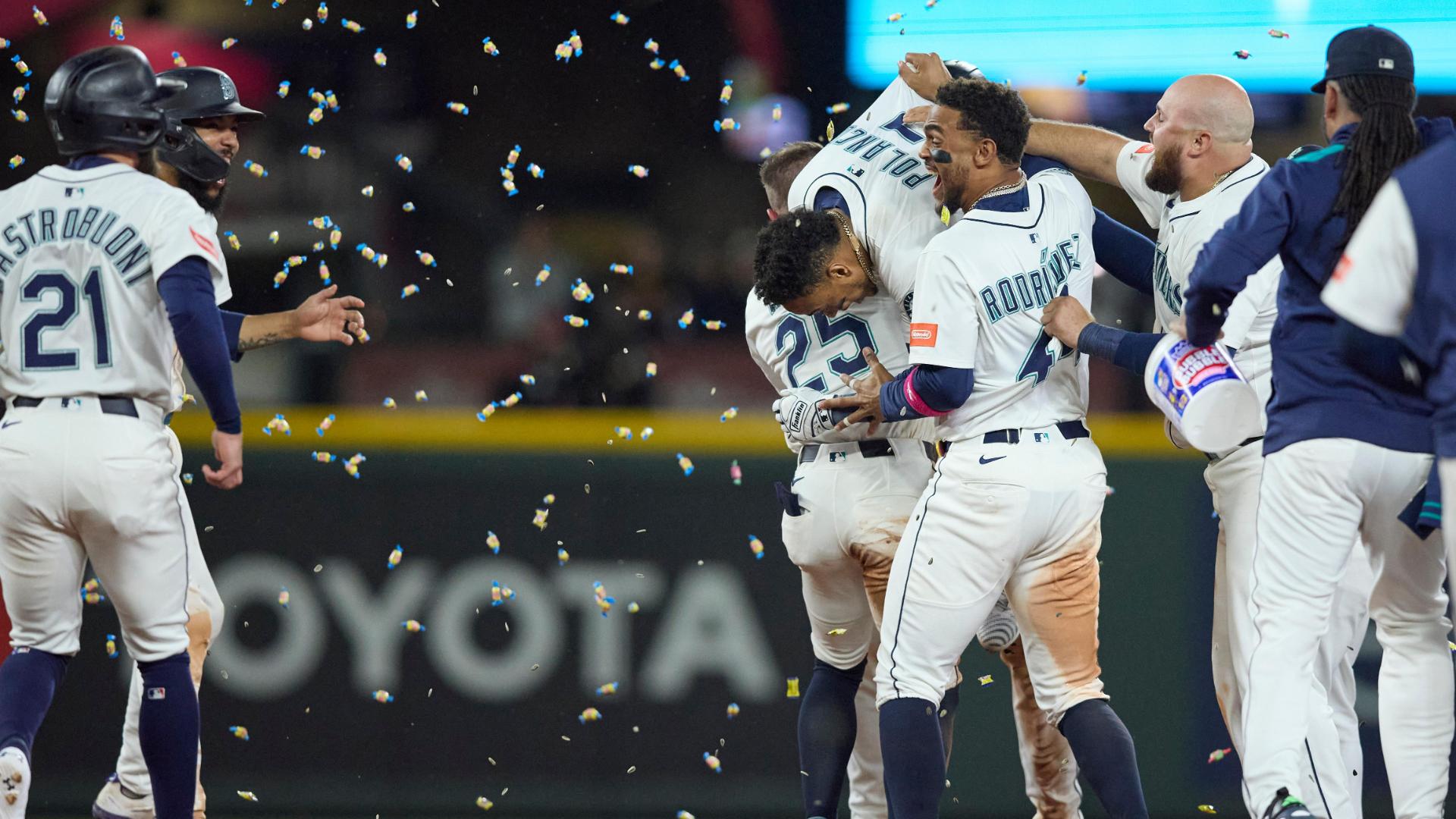 Mariners' walk-off win snaps incredible Guardians' streak