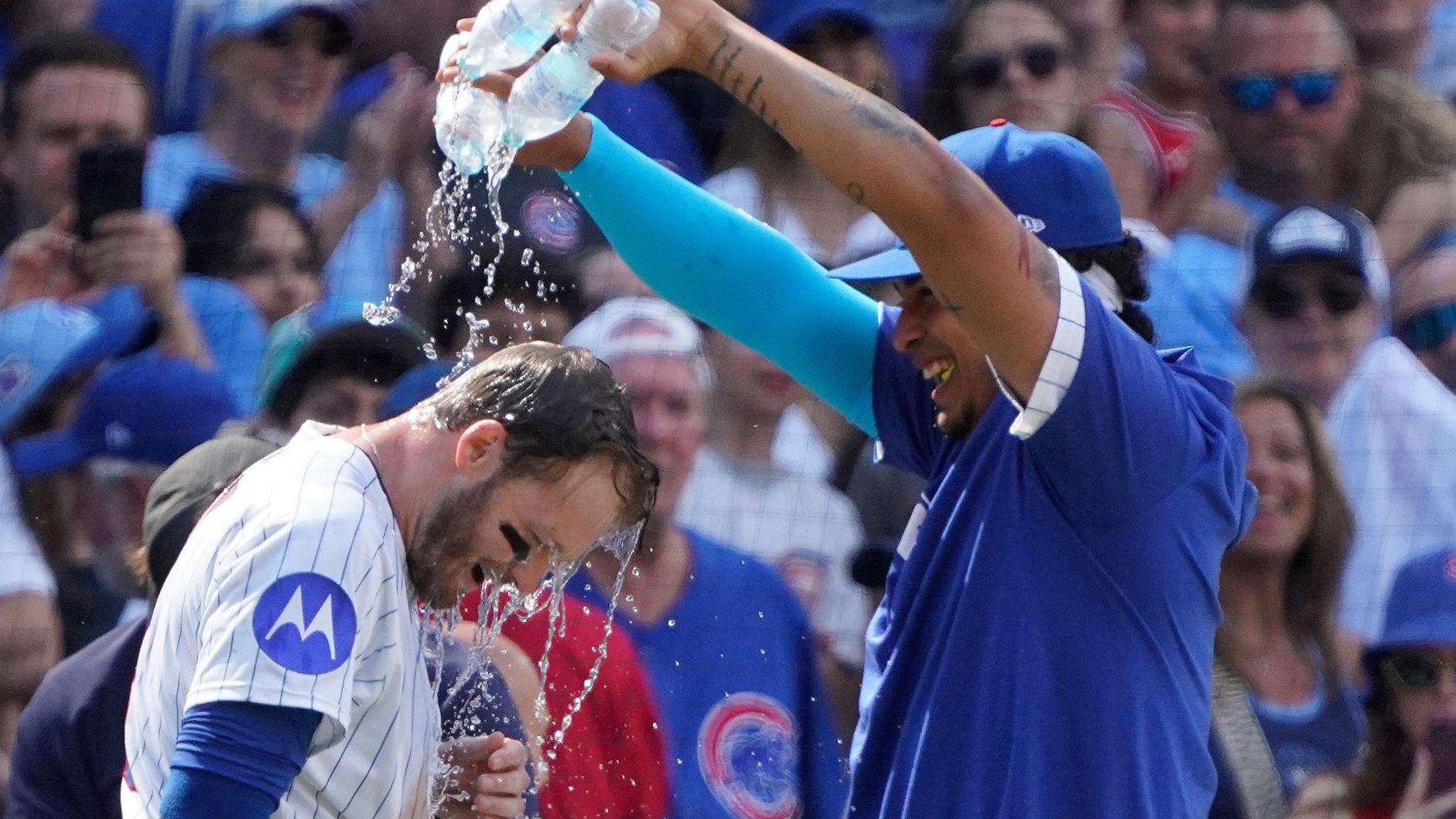 Ian Happ walks it off in extras for Cubs