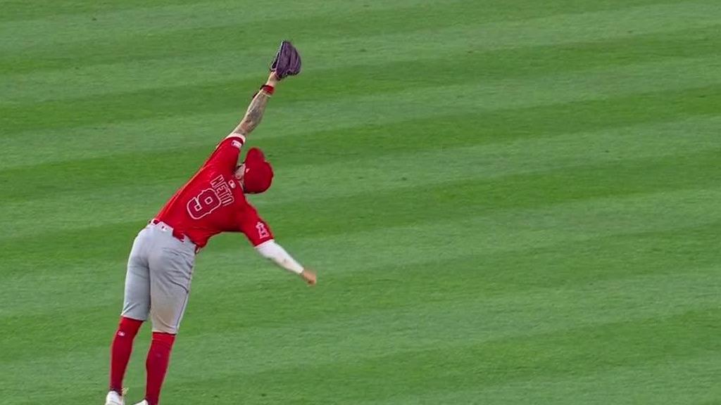 Zach Neto contorts in air for sensational leaping catch