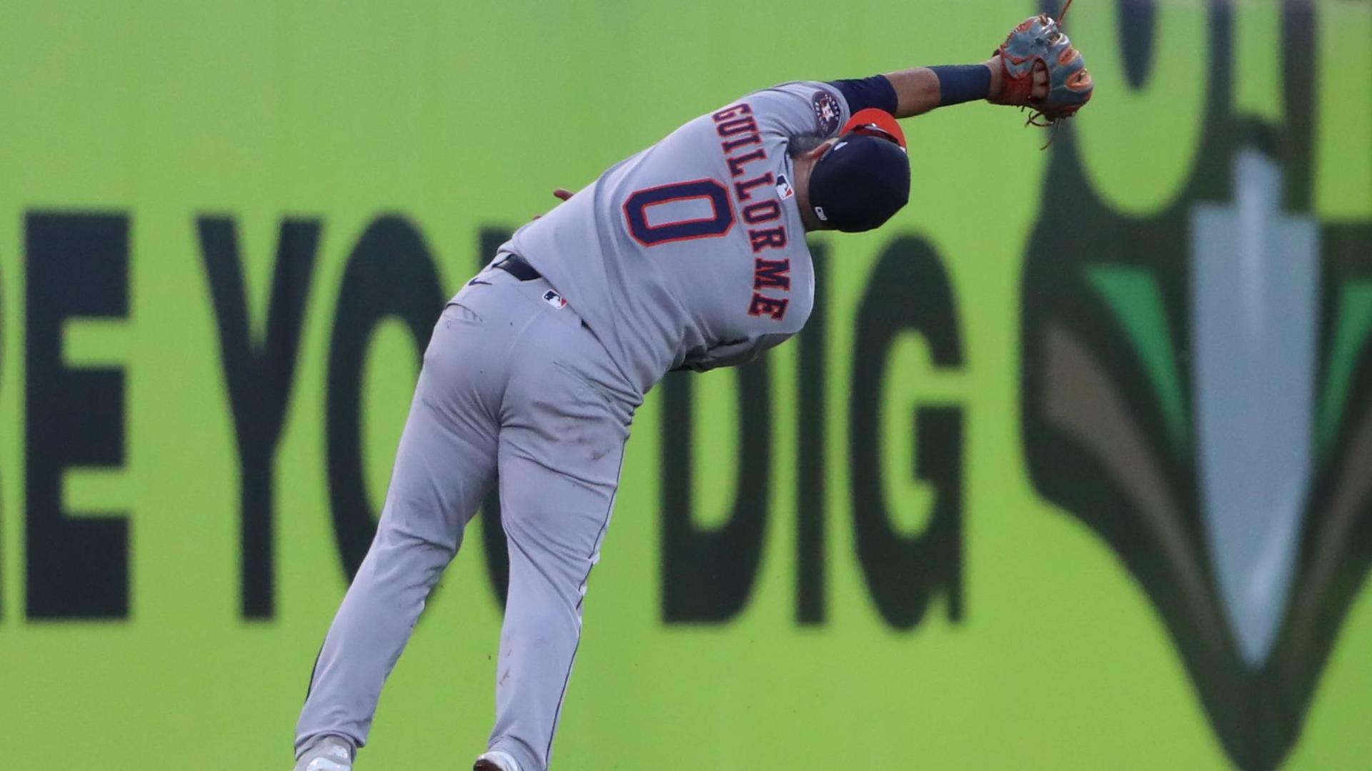 Luis Guillorme lunges backwards for unbelievable catch
