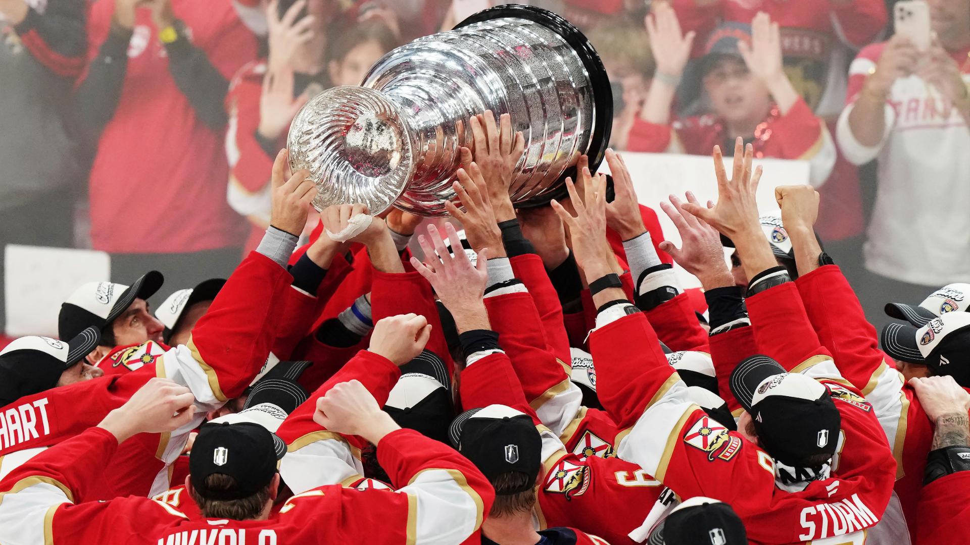 Panthers raise Stanley Cup for 2nd straight year
