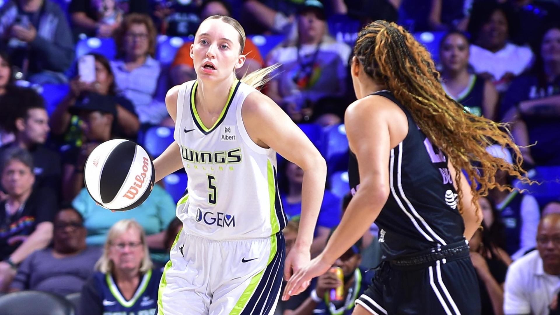 Paige crosses up defender for smooth bucket to end quarter