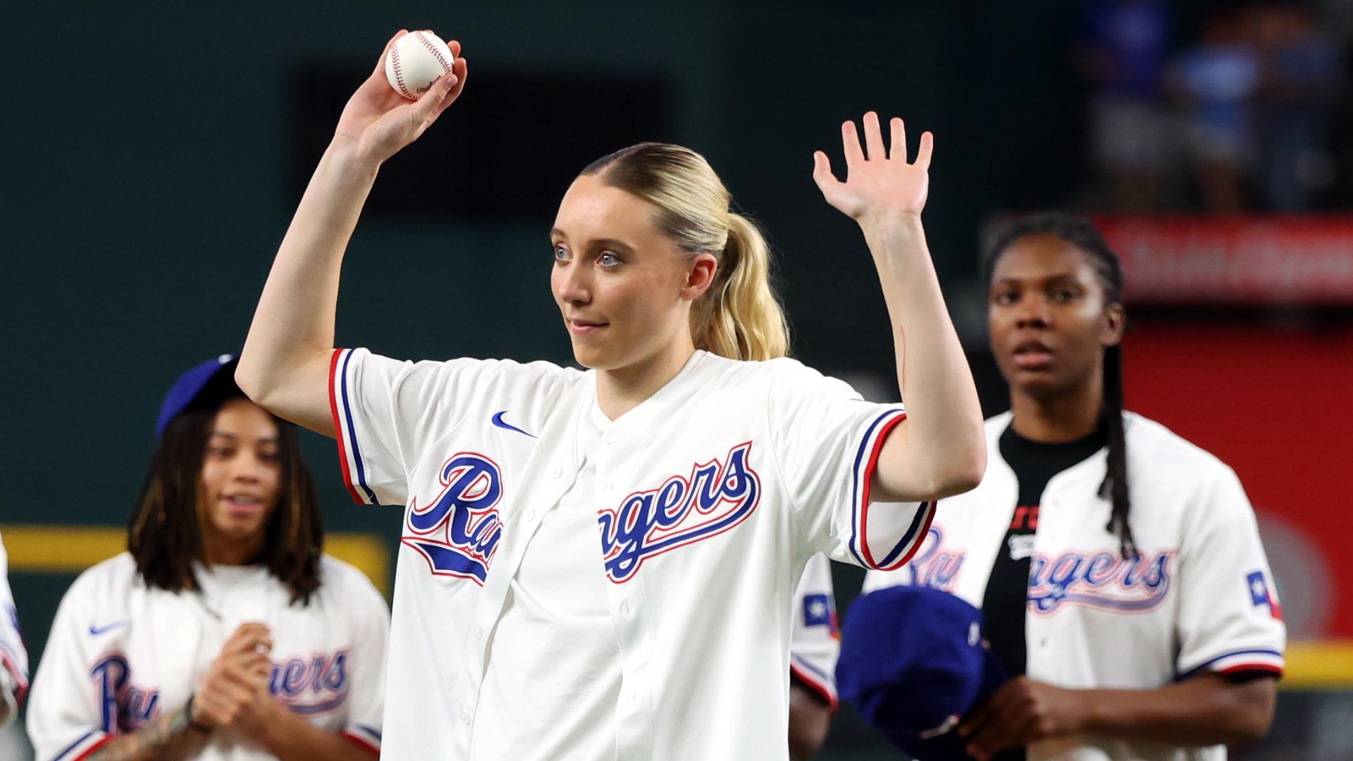 Paige Bueckers throws out 1st pitch at Rangers game