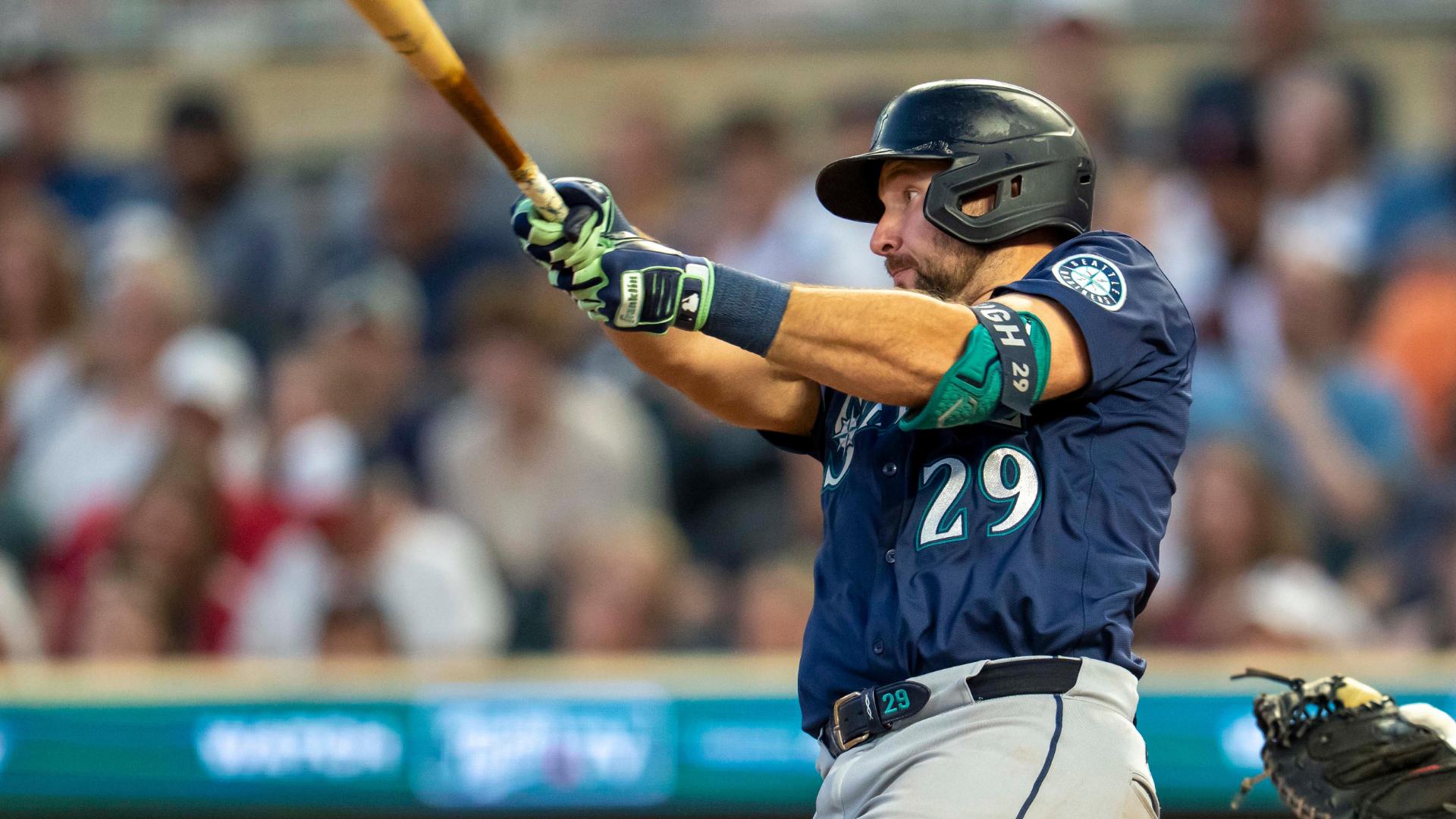 Cal Raleigh up to 32 HRs after going yard in 4th straight game