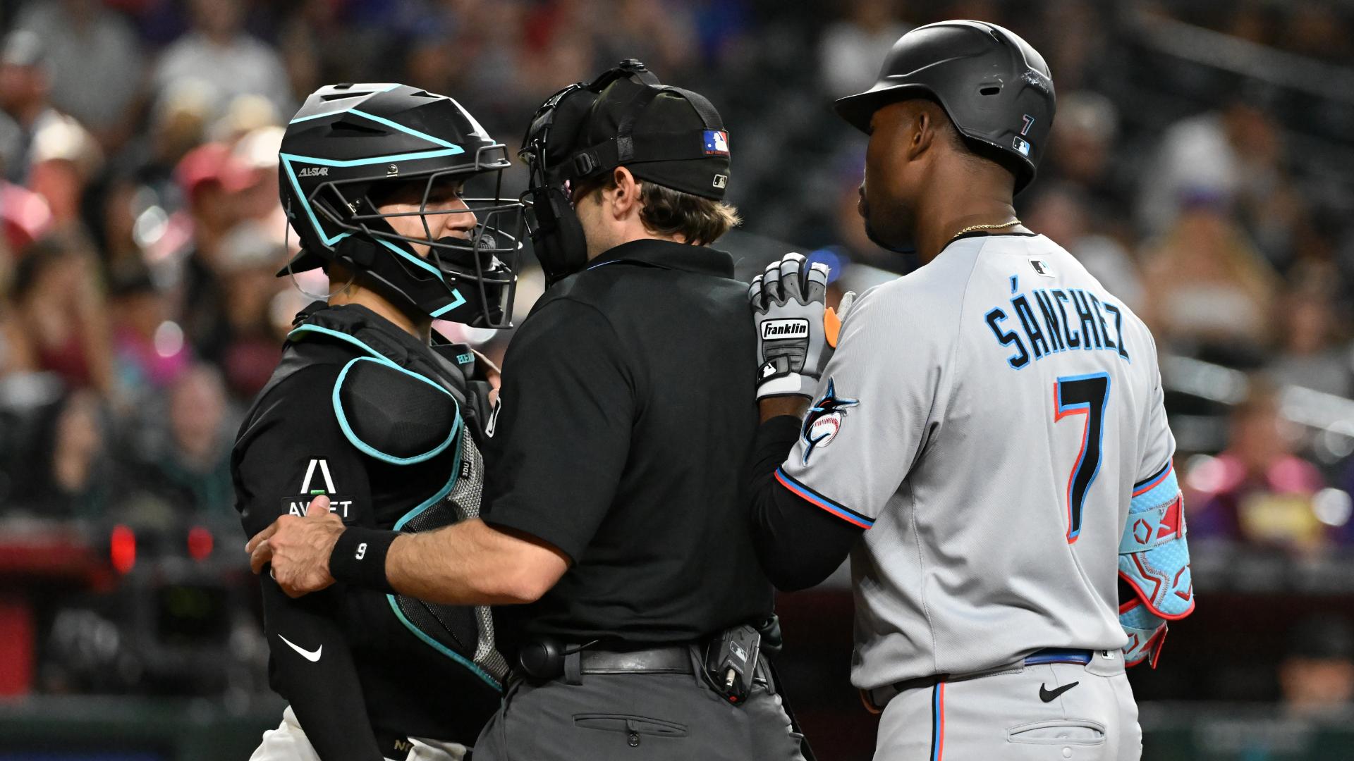 Benches clear in Arizona as Sanchez, Herrera need to be separated
