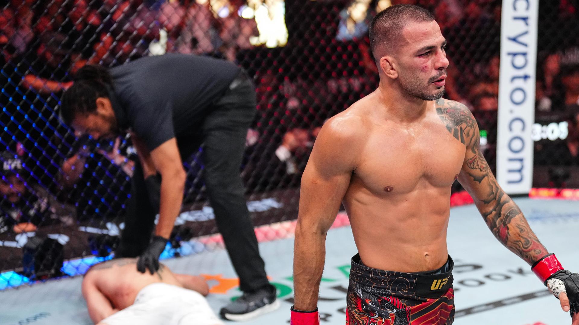 Alexandre Pantoja dominates with ground game to beat Kai Kara-France