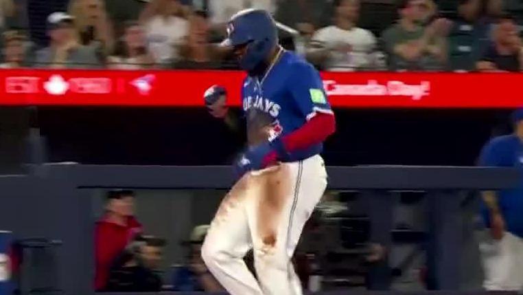 Wild pitch highlights Blue Jays' rally in 8th