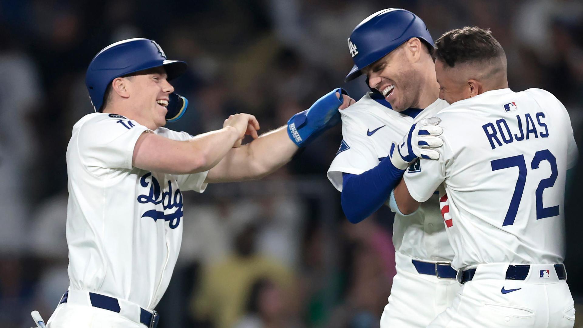Freddie Freeman walks it off for Dodgers