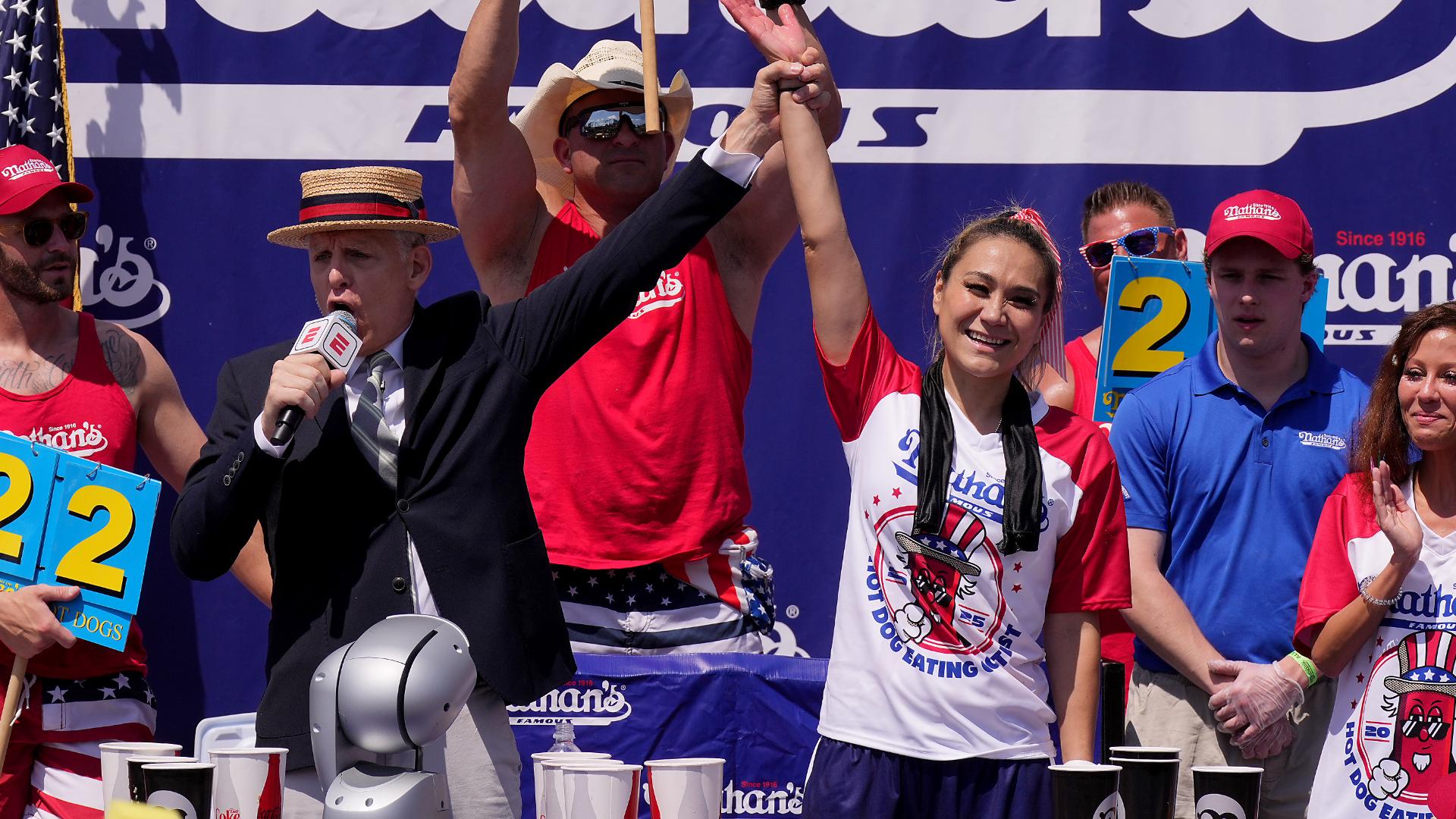 Miki Sudo defends women's hot dog eating title once again