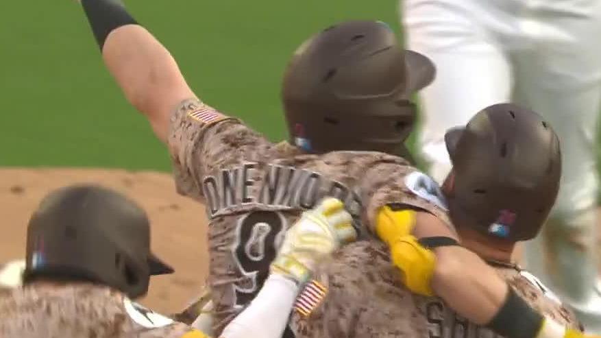 Padres walk it off on Jake Cronenworth's bloop single