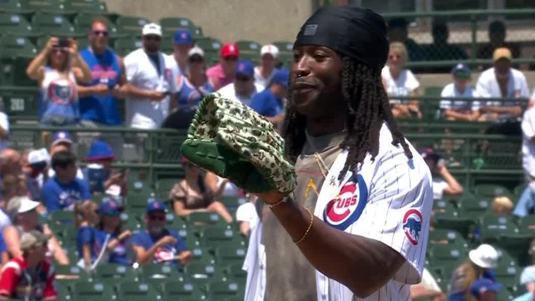 Alvin Kamara wants redo after botched first pitch at Cubs game