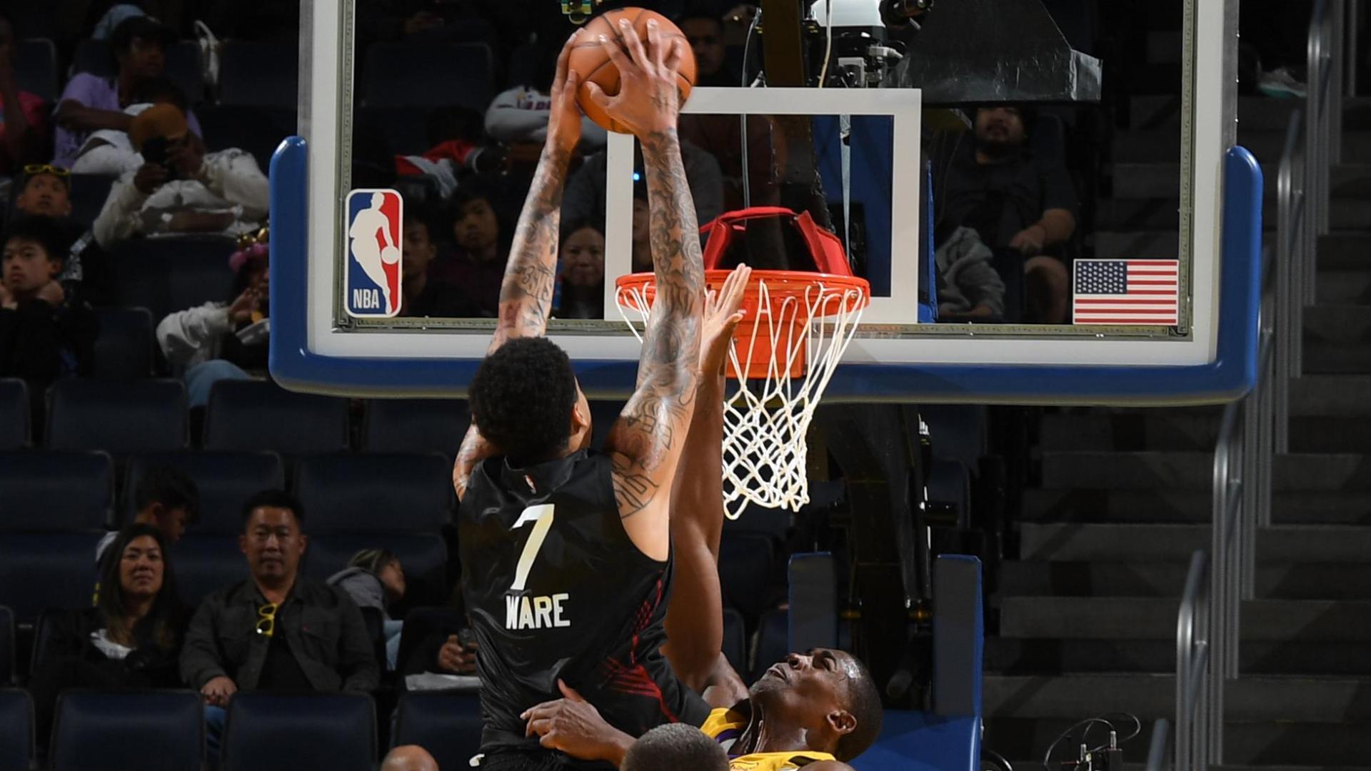 Kel'el Ware throws down a wild posterizing slam