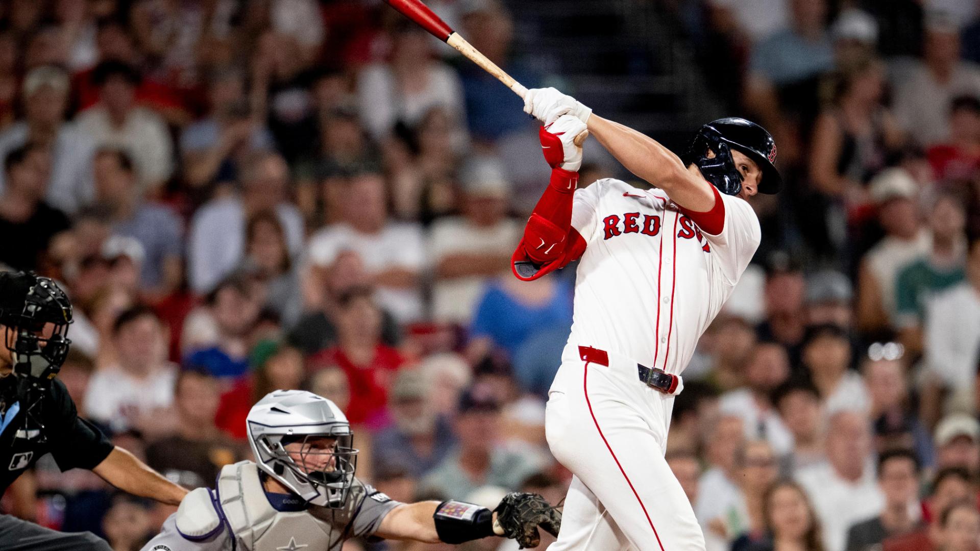 Roman Anthony's 1st Fenway HR goes 418 feet to center
