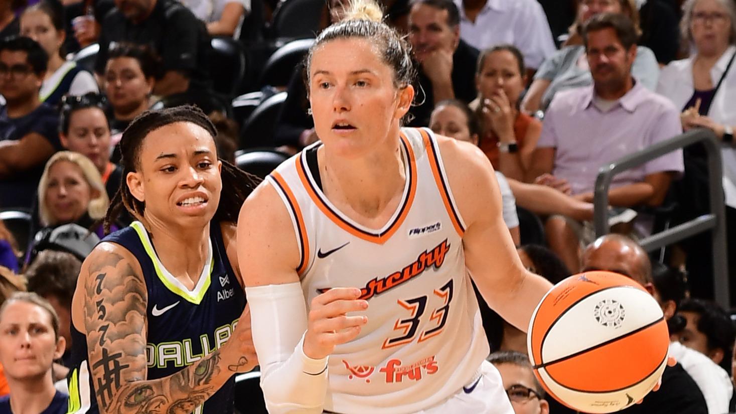 Sami Whitcomb drops 29-point first half for Mercury