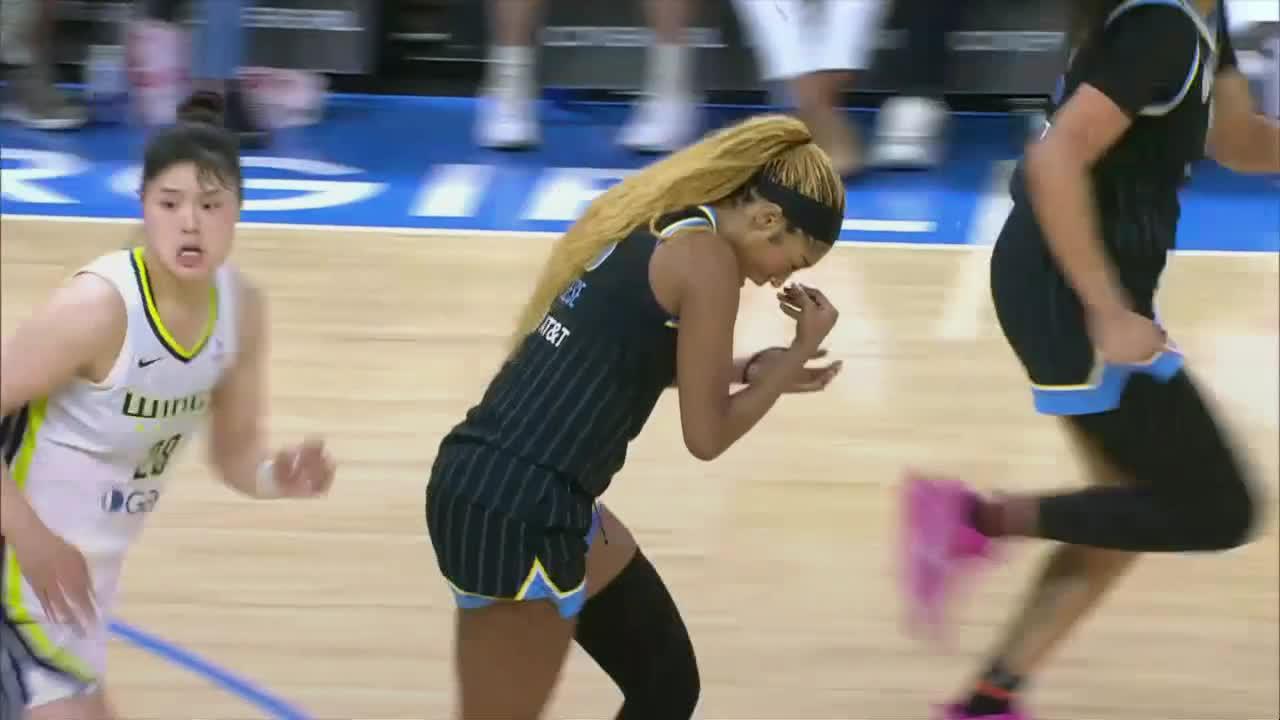 Angel Reese loses a contact, still scores and-1 bucket