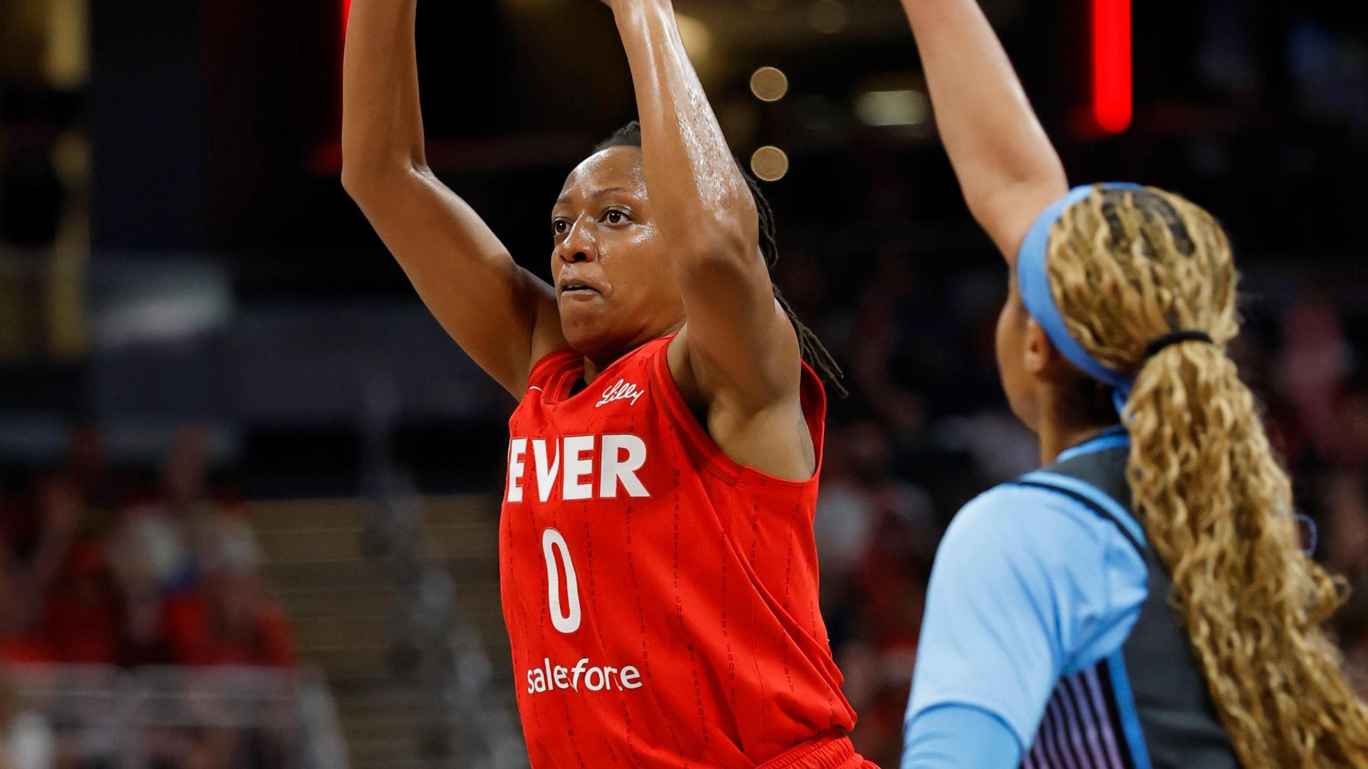 Kelsey Mitchell's 25 points fuel Fever to win at home