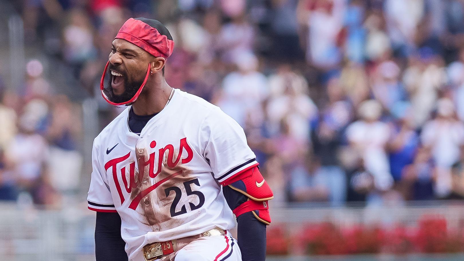 Byron Buxton completes first career cycle on his bobblehead day