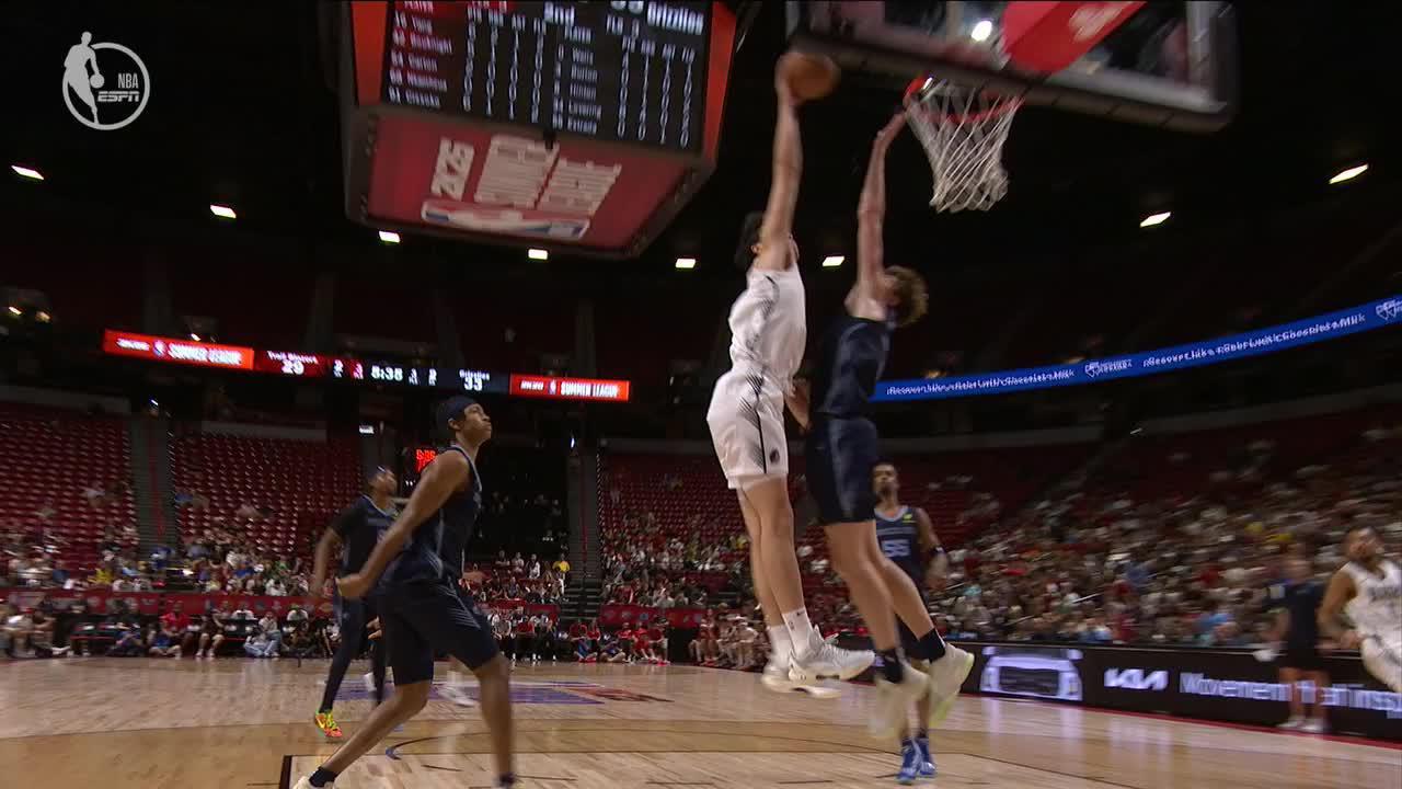 Yang Hansen puts a defender on a poster