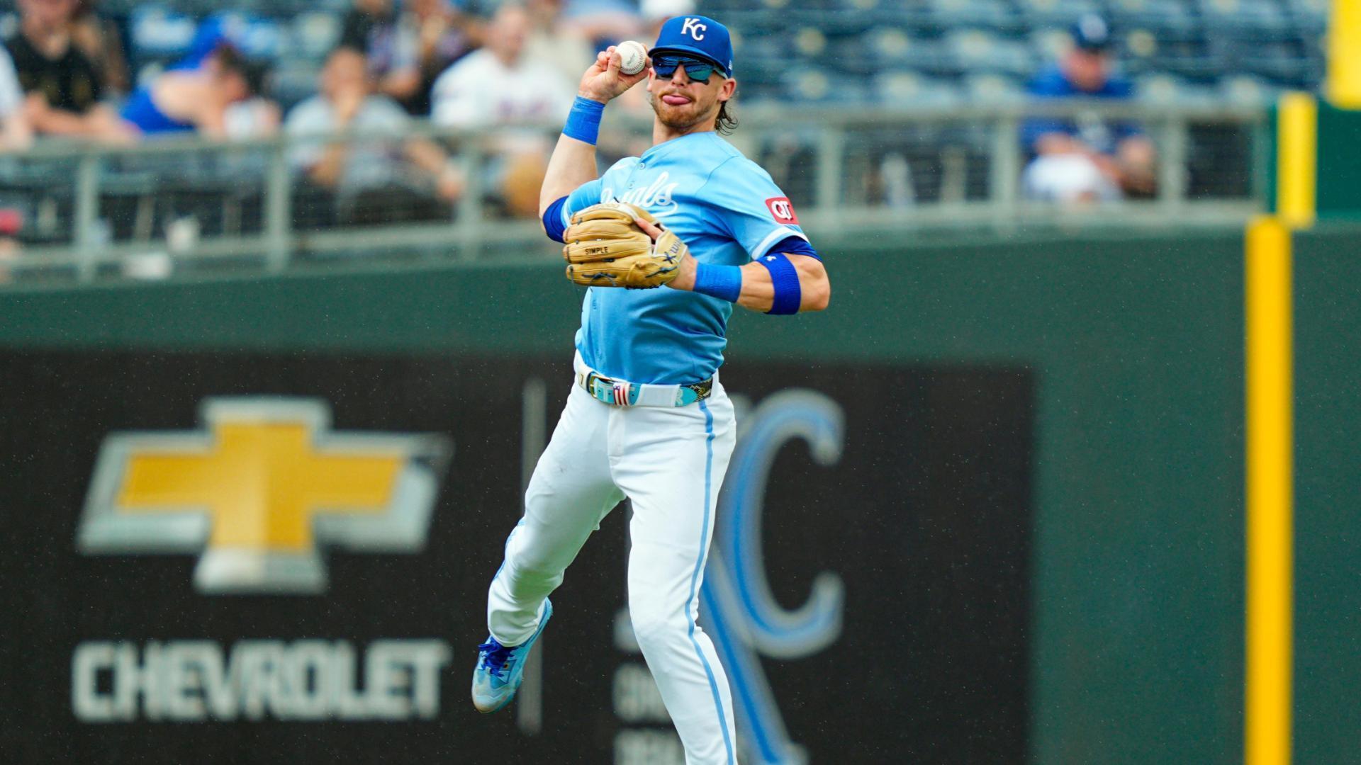 Bobby Witt Jr. makes backhanded gem vs. Mets