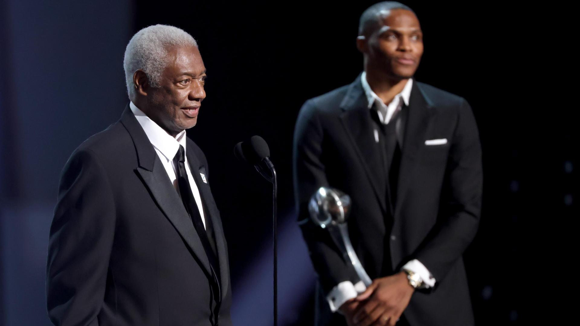 Oscar Robertson honored with Arthur Ashe Award, speaks on fight for economic rights