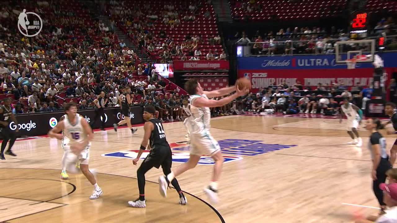 Kon Knueppel drops slick over-the-shoulder pass