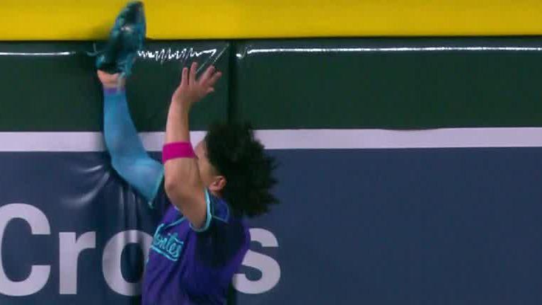 Alek Thomas hangs on for unreal catch after crashing into wall
