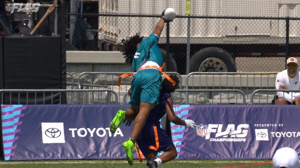 Brysen Wright makes unreal one-handed grab for a Jags TD