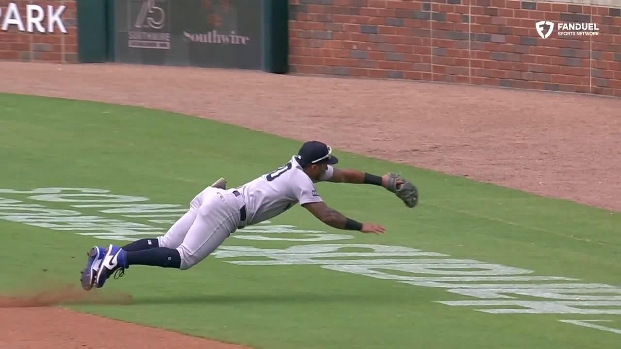 Jorbit Vivas makes an incredible diving grab for the Yankees