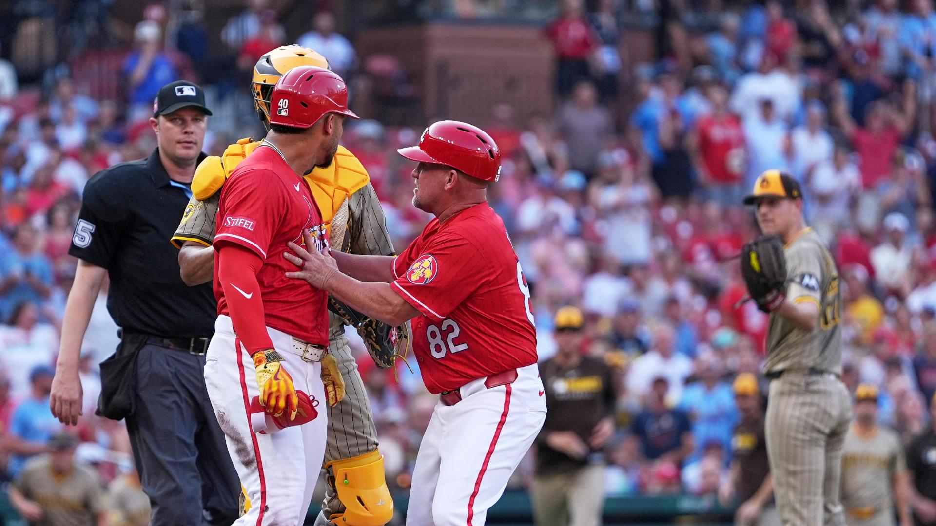 Benches clear between Padres, Cards after Contreras gets plunked