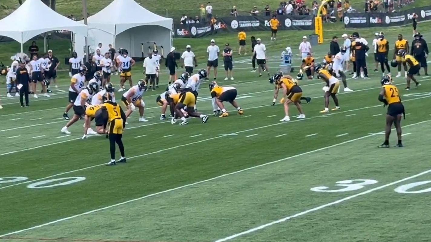 Aaron Rodgers' first pass to DK Metcalf results in interception