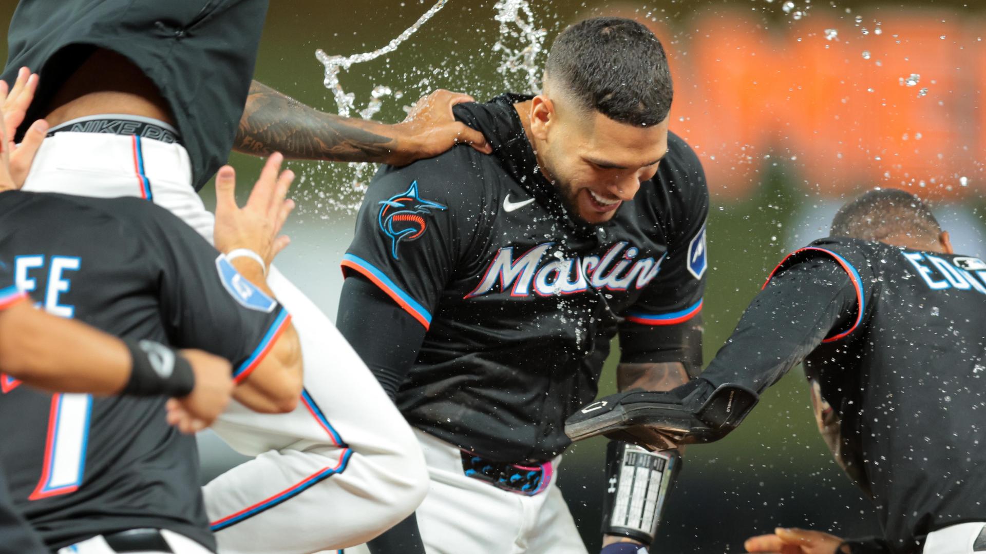 Ramirez's dribbler completes wild Marlins walk-off win over Yanks