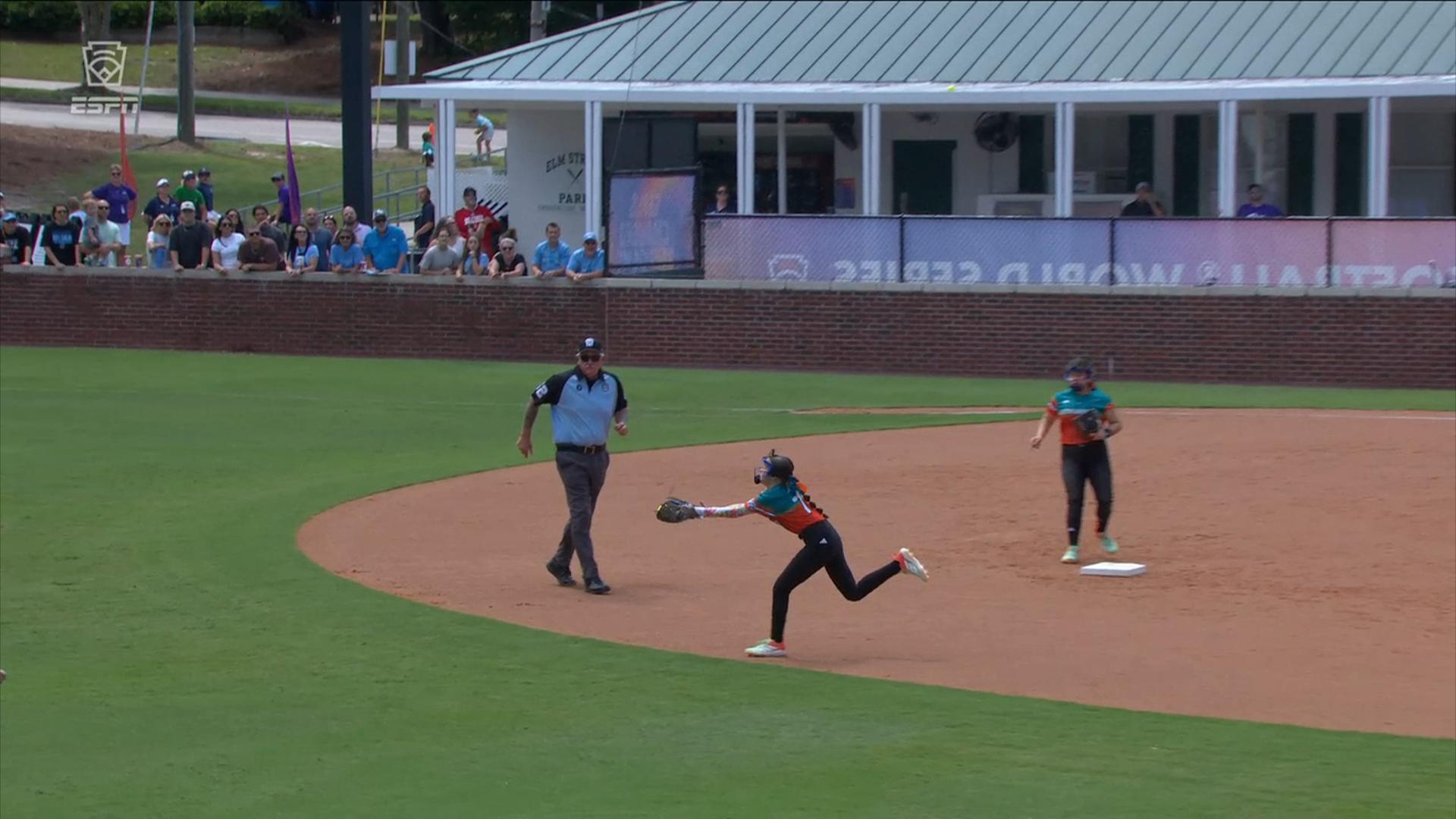 Brazil's Ayumi Goulart makes an incredible over-the-shoulder grab