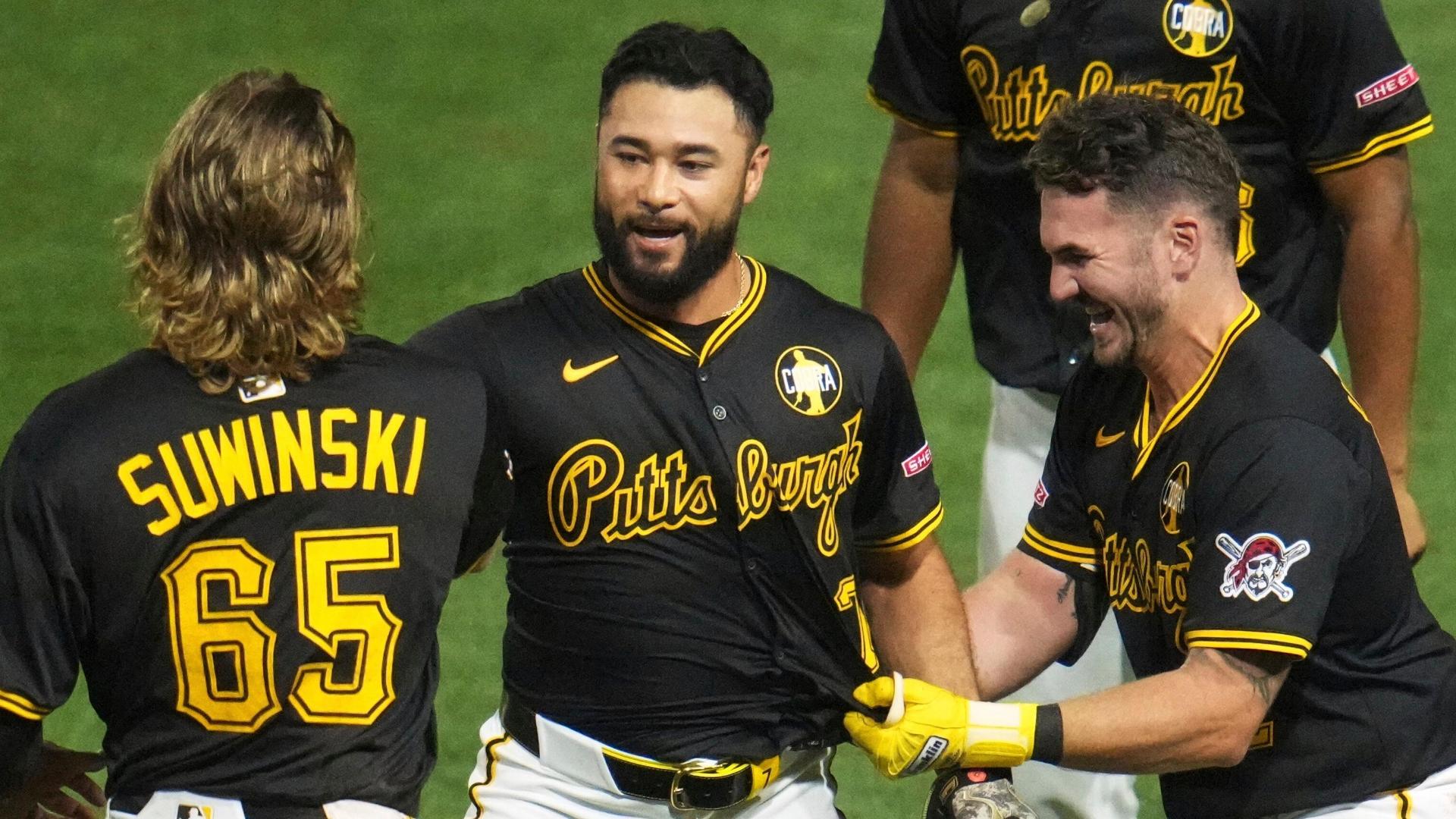 Pirates walk off the Giants