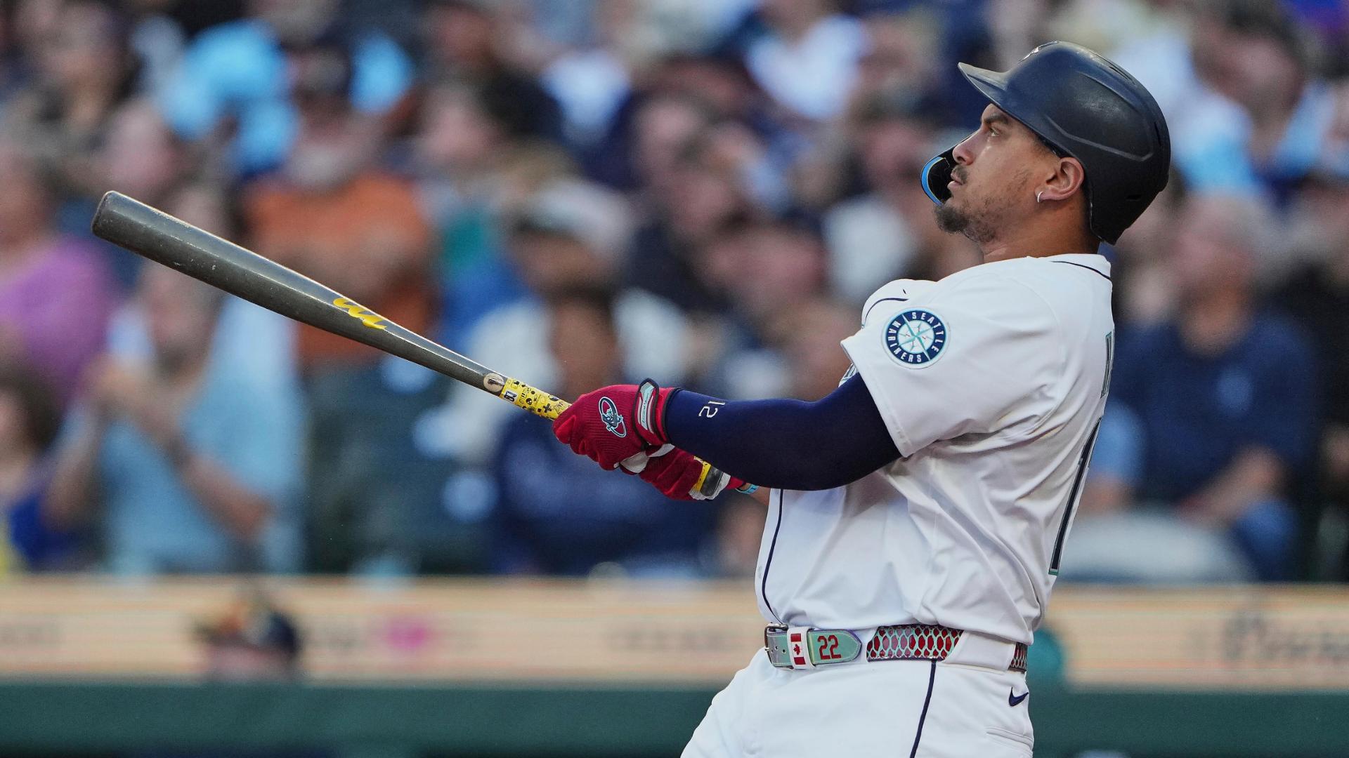 Josh Naylor pummels 450-foot dinger for Seattle