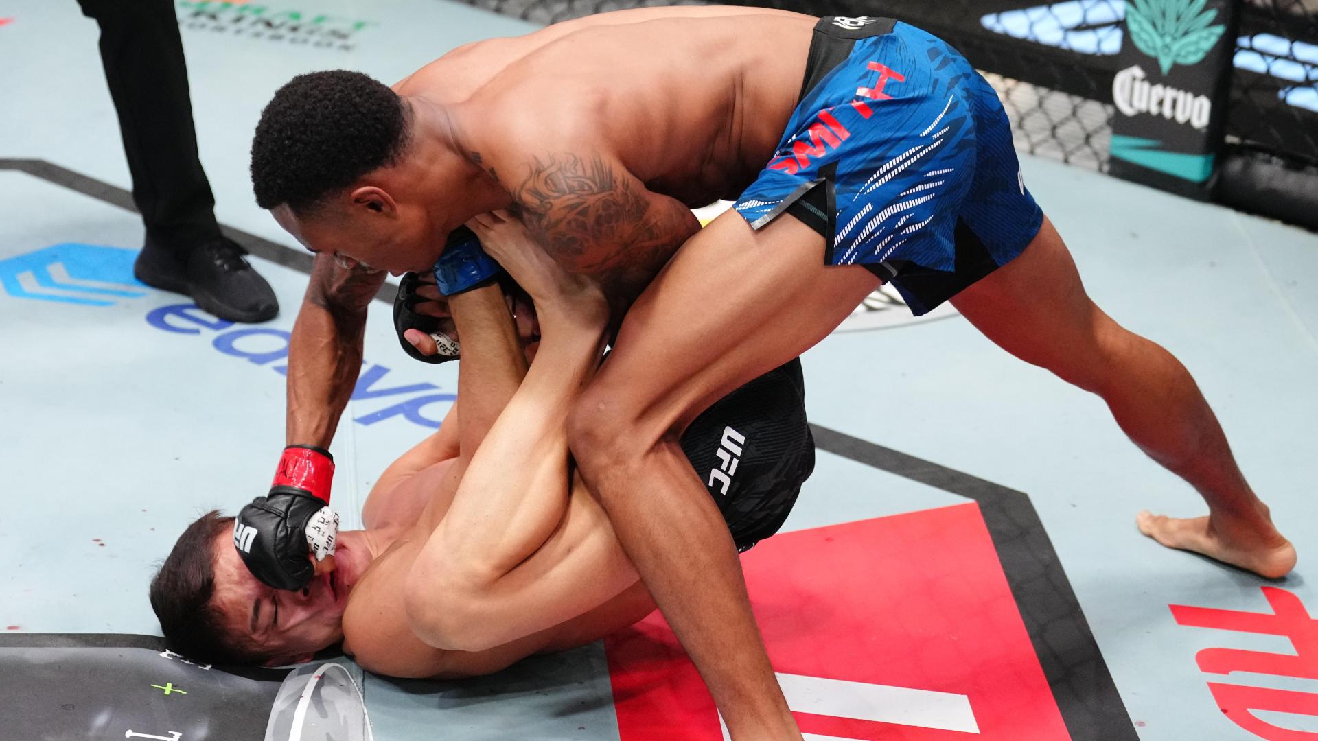Elijah Smith picks up knockout win with brutal powerslam in 1st round
