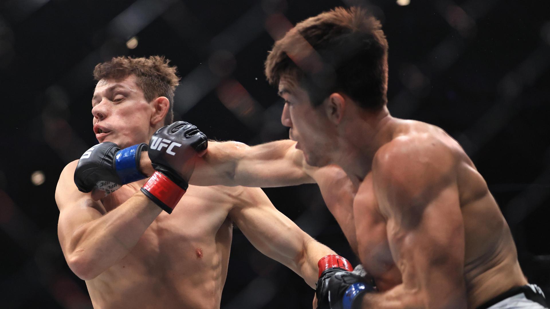 Alexander Hernandez KO's Chase Hooper right before Round 1 ends